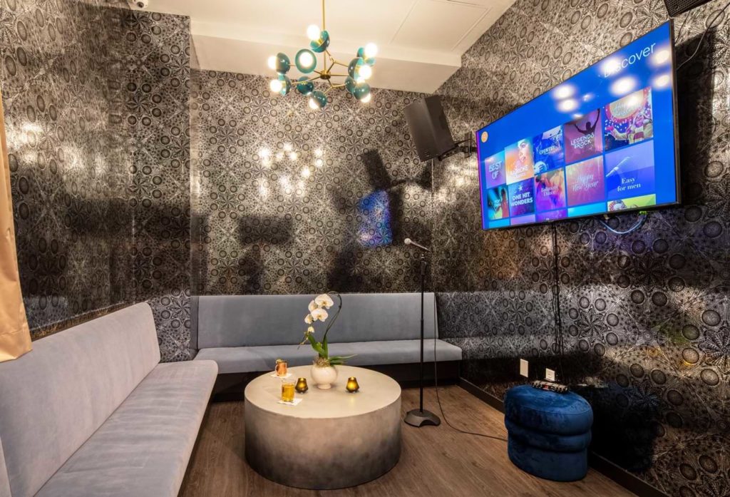 Nightlife Flanker Kitchen + Sporting Club